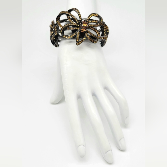 Oscar de la Renta Citrine Swarovski Crystal Bow Statement Hinge Bangle Bracelet - Picture 4 of 11